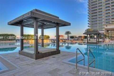 Condo in Hallandale Beach, Florida, 3 bedrooms  № 1490748 - photo 25