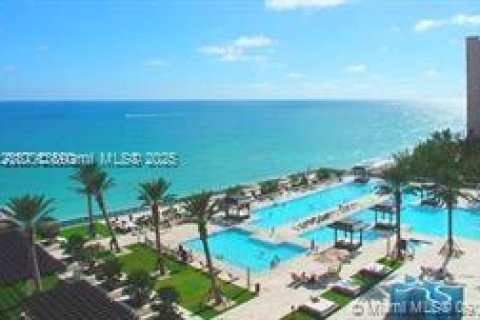 Condo in Hallandale Beach, Florida, 3 bedrooms  № 1490748 - photo 2