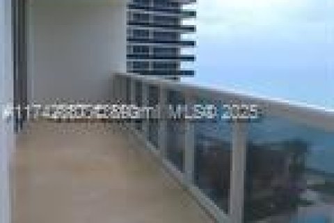 Condo in Hallandale Beach, Florida, 3 bedrooms  № 1490748 - photo 24