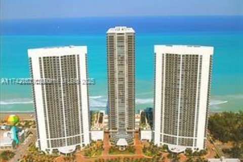 Condo in Hallandale Beach, Florida, 3 bedrooms  № 1490748 - photo 26