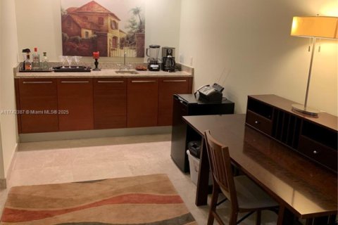Condo in Hallandale Beach, Florida, 3 bedrooms  № 1490748 - photo 17