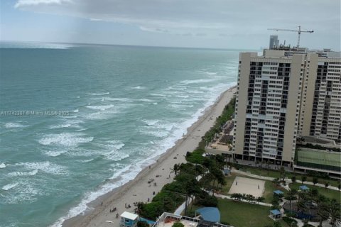 Condo in Hallandale Beach, Florida, 3 bedrooms  № 1490748 - photo 27