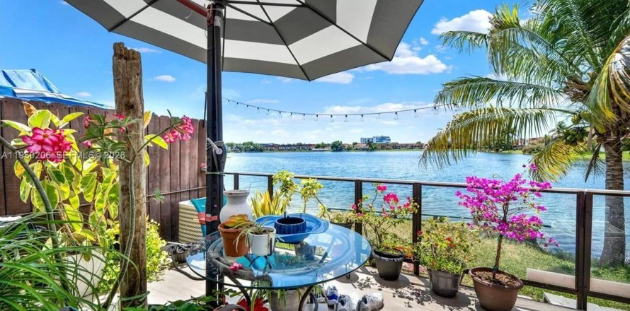 Condo in Miami, Florida, 2 bedrooms  № 2005850