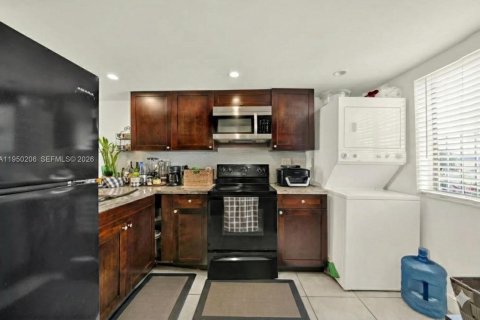 Condo in Miami, Florida, 2 bedrooms  № 2005850 - photo 6