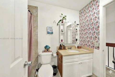 Condo in Miami, Florida, 2 bedrooms  № 2005850 - photo 14