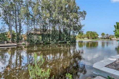 House in Hudson, Florida 2 bedrooms, 67.63 sq.m. № 1883543 - photo 5