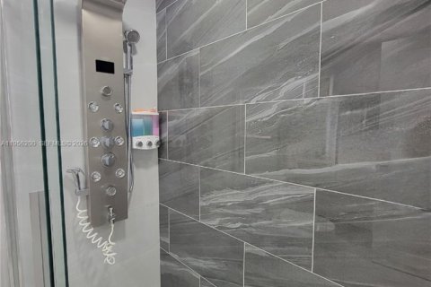 Condominio en alquiler en Hollywood, Florida, 2 dormitorios, 126.35 m2 № 2009989 - foto 14