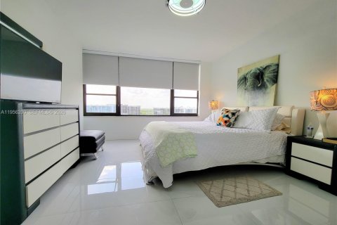 Condominio en alquiler en Hollywood, Florida, 2 dormitorios, 126.35 m2 № 2009989 - foto 11