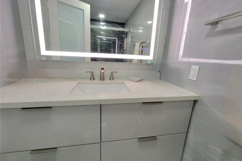 Condominio en alquiler en Hollywood, Florida, 2 dormitorios, 126.35 m2 № 2009989 - foto 15