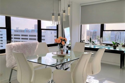 Condominio en alquiler en Hollywood, Florida, 2 dormitorios, 126.35 m2 № 2009989 - foto 20