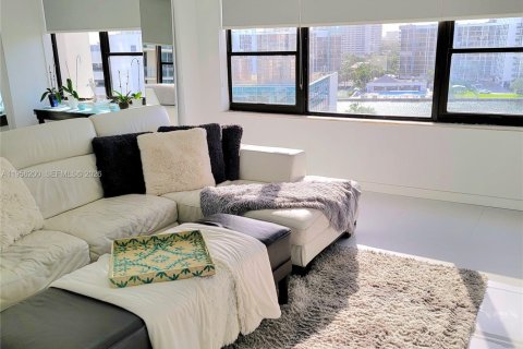 Condominio en alquiler en Hollywood, Florida, 2 dormitorios, 126.35 m2 № 2009989 - foto 21