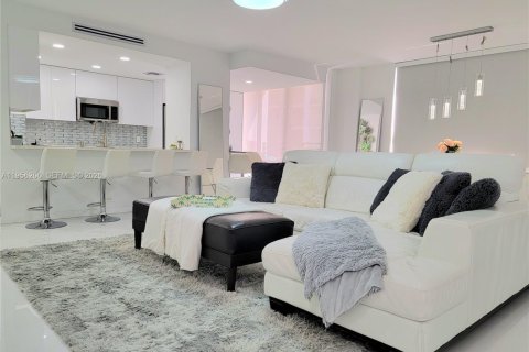 Condominio en alquiler en Hollywood, Florida, 2 dormitorios, 126.35 m2 № 2009989 - foto 9