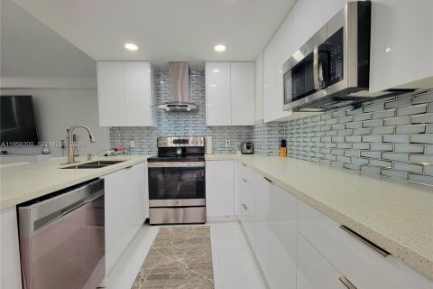 Condominio en alquiler en Hollywood, Florida, 2 dormitorios, 126.35 m2 № 2009989 - foto 4