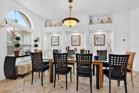 House in Merrit Island, Florida 5 bedrooms, 272.2 sq.m. № 2418839 - photo 11