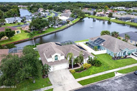House in Merrit Island, Florida 5 bedrooms, 272.2 sq.m. № 2418839 - photo 2