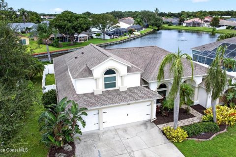 House in Merrit Island, Florida 5 bedrooms, 272.2 sq.m. № 2418839
