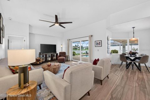 House in Merrit Island, Florida 5 bedrooms, 272.2 sq.m. № 2418839 - photo 17