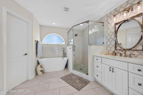 House in Merrit Island, Florida 5 bedrooms, 272.2 sq.m. № 2418839 - photo 22