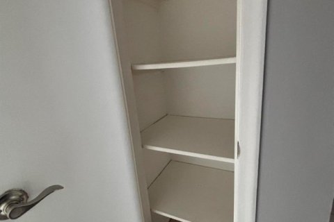 Снять в аренду виллу или дом в Санрайз, Флорида 6 комнат, 129.88м2, № 2175401 - фото 9