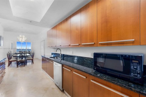 Condo in Pompano Beach, Florida, 3 bedrooms  № 1889784 - photo 11