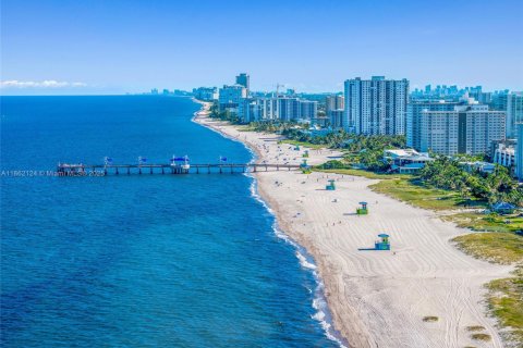 Condo in Pompano Beach, Florida, 3 bedrooms  № 1889784 - photo 2