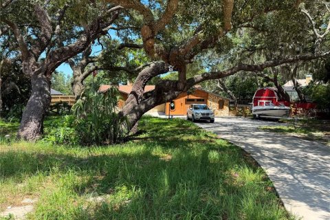 House in Spring Hill, Florida 2 bedrooms, 134.06 sq.m. № 2166870 - photo 2