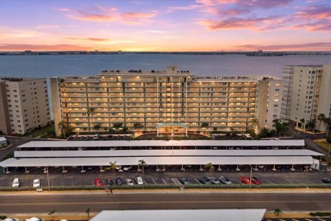 Condo in Gulfport, Florida, 2 bedrooms  № 2207139