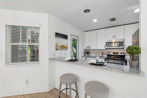 Townhouse in Tampa, Florida 3 bedrooms, 147.9 sq.m. № 2229602 - photo 7