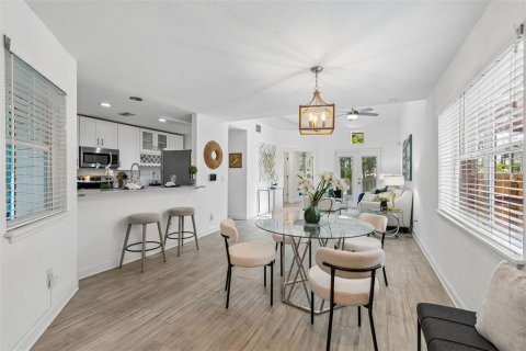 Townhouse in Tampa, Florida 3 bedrooms, 147.9 sq.m. № 2229602 - photo 2