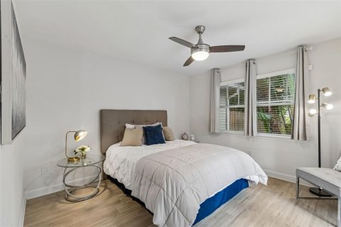 Townhouse in Tampa, Florida 3 bedrooms, 147.9 sq.m. № 2229602 - photo 12