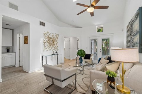 Townhouse in Tampa, Florida 3 bedrooms, 147.9 sq.m. № 2229602 - photo 4