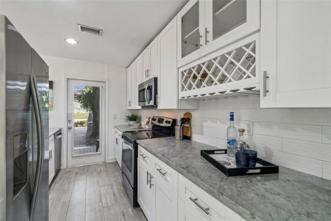 Townhouse in Tampa, Florida 3 bedrooms, 147.9 sq.m. № 2229602 - photo 8