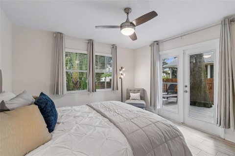 Townhouse in Tampa, Florida 3 bedrooms, 147.9 sq.m. № 2229602 - photo 13