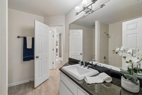 Townhouse in Tampa, Florida 3 bedrooms, 147.9 sq.m. № 2229602 - photo 10