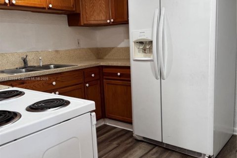 Copropriété à louer à Hialeah, Floride: 2 chambres, 85.01 m2 № 1969101 - photo 3