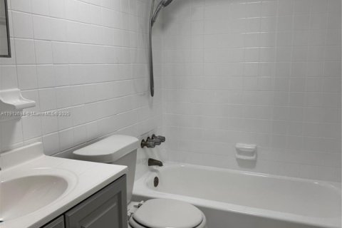 Copropriété à louer à Hialeah, Floride: 2 chambres, 85.01 m2 № 1969101 - photo 6