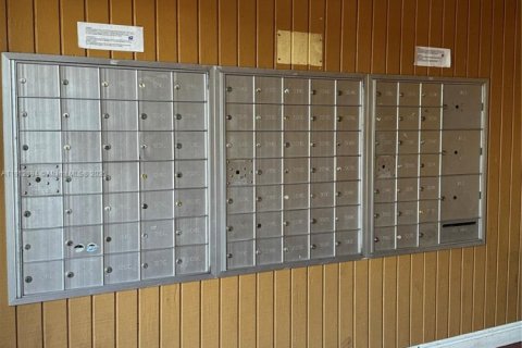 Copropriété à louer à Hialeah, Floride: 2 chambres, 85.01 m2 № 1969101 - photo 10