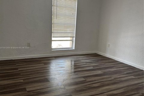 Copropriété à louer à Hialeah, Floride: 2 chambres, 85.01 m2 № 1969101 - photo 7