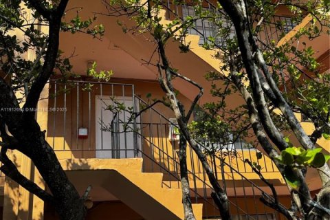 Copropriété à louer à Hialeah, Floride: 2 chambres, 85.01 m2 № 1969101 - photo 9