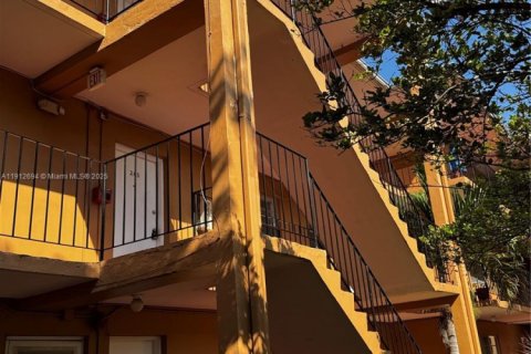 Condo à Hialeah, Floride, 2 chambres  № 1969101