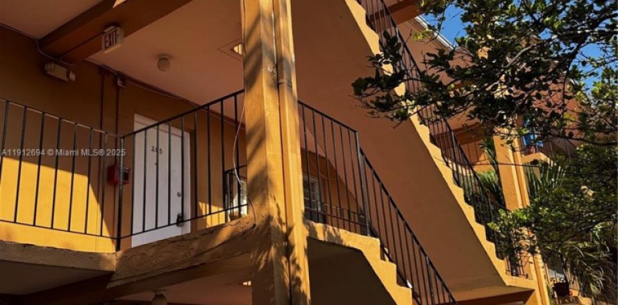 Condo à Hialeah, Floride, 2 chambres № 1969101