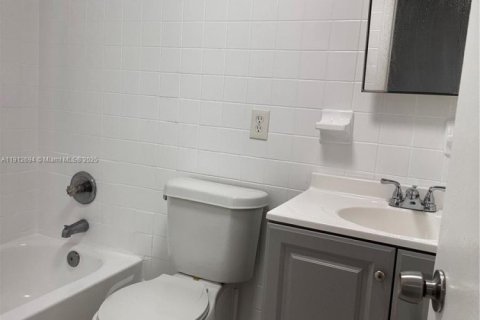 Copropriété à louer à Hialeah, Floride: 2 chambres, 85.01 m2 № 1969101 - photo 5