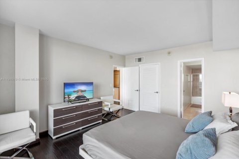 Condo in Bal Harbour, Florida, 1 bedroom  № 1700049 - photo 16