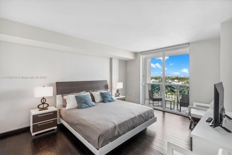 Condo in Bal Harbour, Florida, 1 bedroom  № 1700049 - photo 14