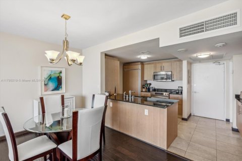 Condo in Bal Harbour, Florida, 1 bedroom  № 1700049 - photo 9