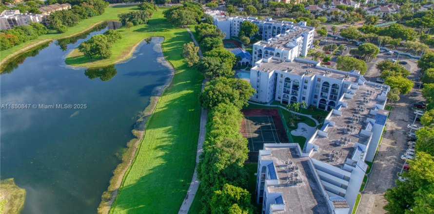 Condominio en Miami, Florida, 2 dormitorios  № 1875727