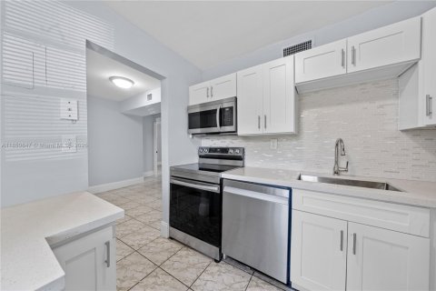 Condominio en venta en Miami, Florida, 2 dormitorios, 91.97 m2 № 1875727 - foto 14