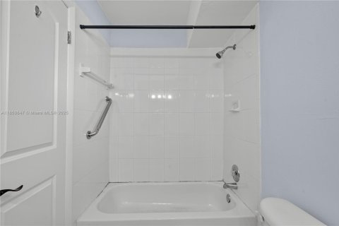 Condominio en venta en Miami, Florida, 2 dormitorios, 91.97 m2 № 1875727 - foto 15