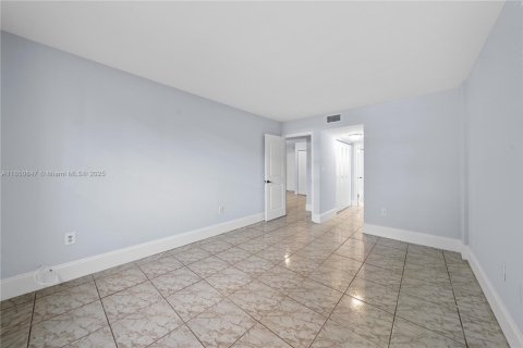 Condominio en venta en Miami, Florida, 2 dormitorios, 91.97 m2 № 1875727 - foto 18