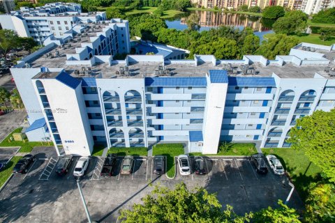 Condominio en venta en Miami, Florida, 2 dormitorios, 91.97 m2 № 1875727 - foto 4